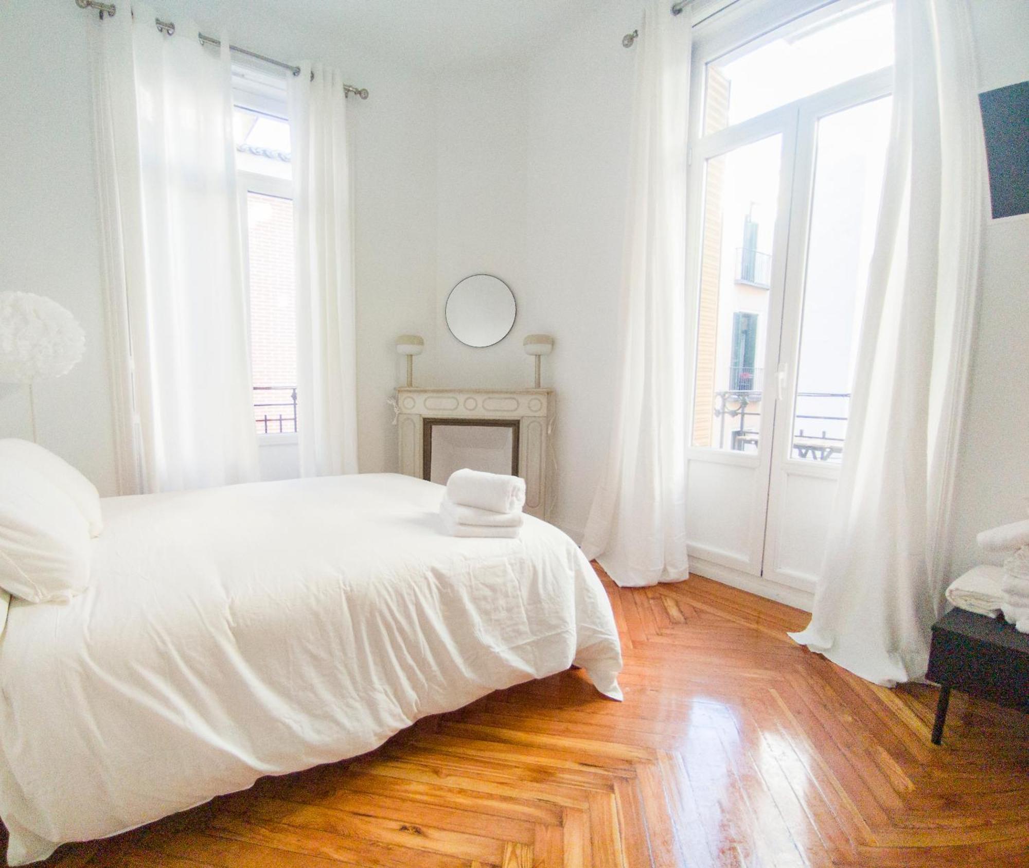 Mezzanine Orange Apartment มาดริด ภายนอก รูปภาพ